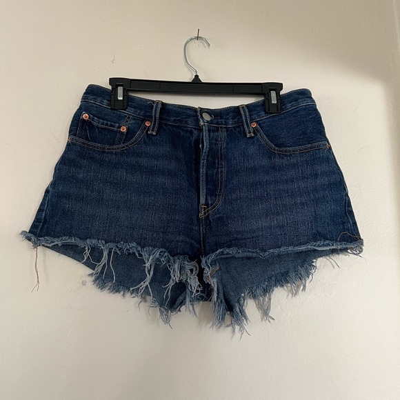 Levi’s 501 high waisted shorts - Picture 2 of 4